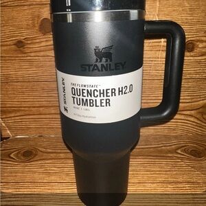 Stanley Quencher H2.0 FlowState 40oz Limited Tumbler Black